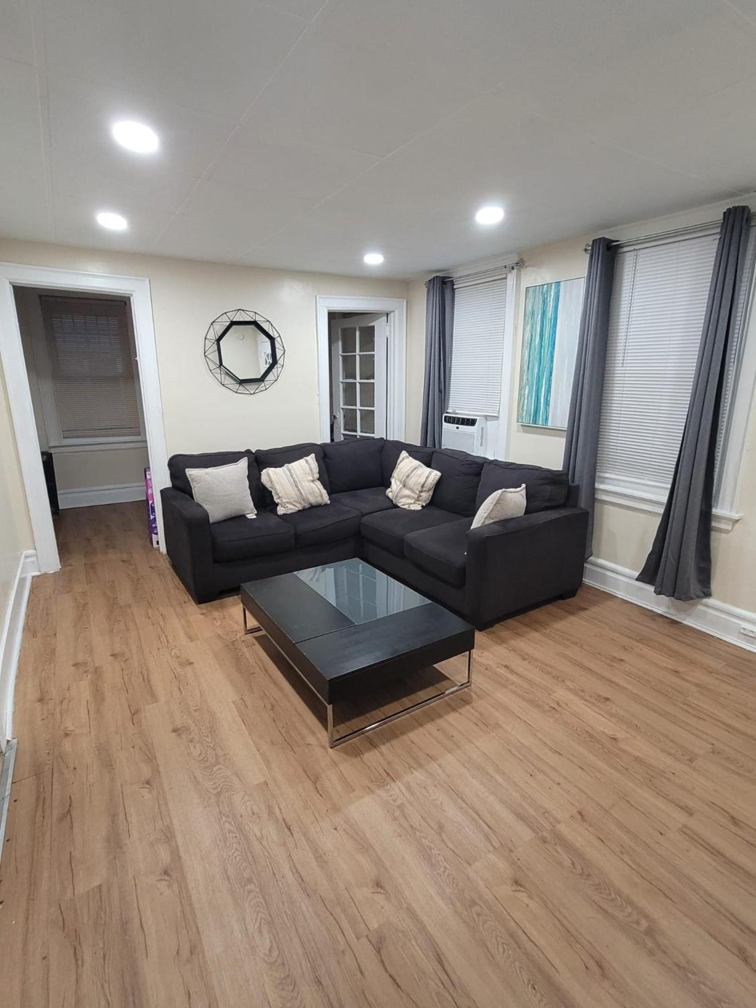 Z & Z Apartment Newark Eksteriør bilde